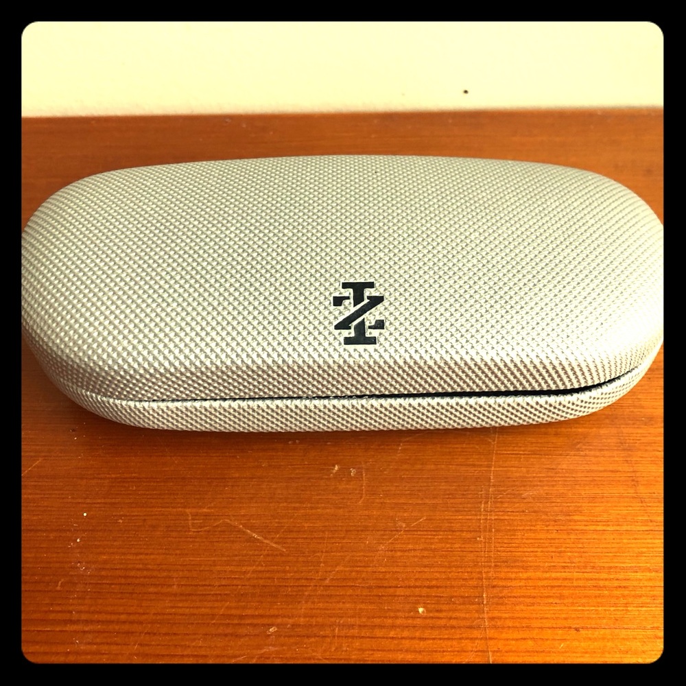 IZOD Hard Cover Eyeglasses Sunglasses Case